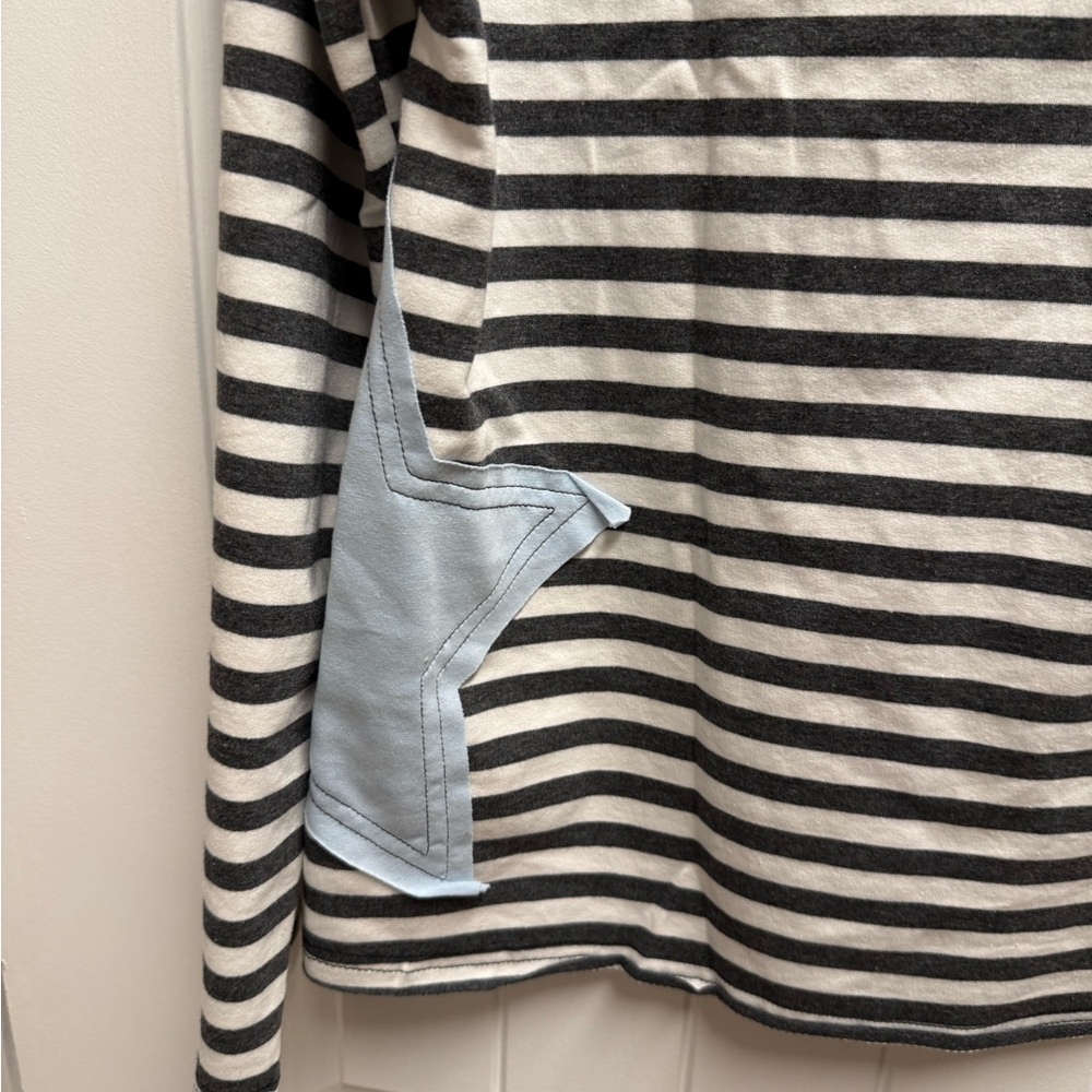 HAZEL BLUES®  GRAY STRIPE STARRY PATCH RAW EDGE CASUAL KNIT TOP Size Small NWOT - Picture 9 of 12